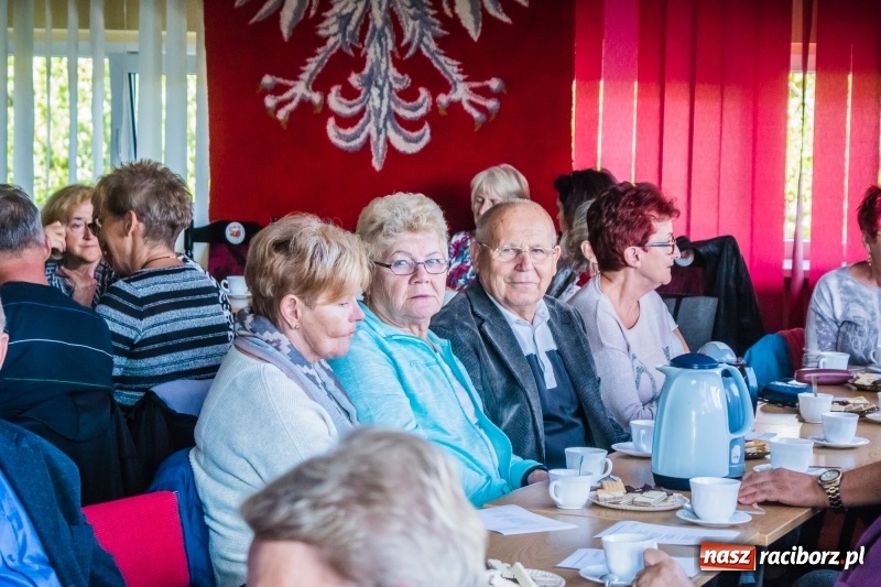 Zdjęcie w galerii na portalu naszraciborz.pl: Raciborscy emeryci i renciści świętowali stulecie Niepodległości w Sokole wiadomości z regionu