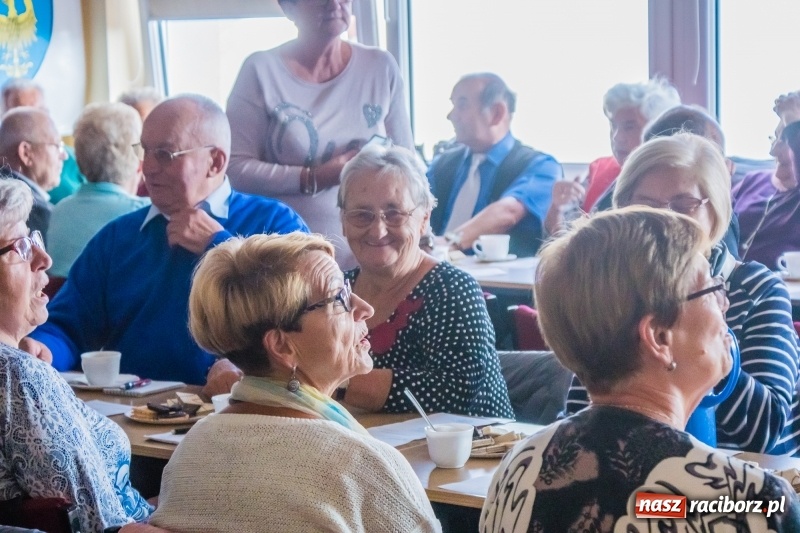Zdjęcie w galerii na portalu naszraciborz.pl: Raciborscy emeryci i renciści świętowali stulecie Niepodległości w Sokole wiadomości z regionu