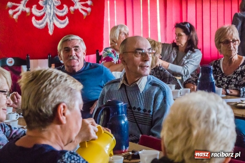 Zdjęcie w galerii na portalu naszraciborz.pl: Raciborscy emeryci i renciści świętowali stulecie Niepodległości w Sokole wiadomości z regionu