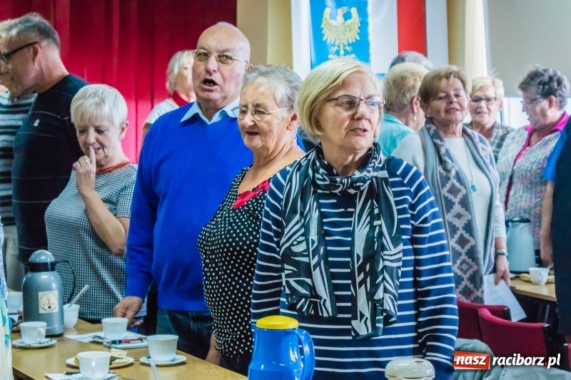 Zdjęcie w galerii na portalu naszraciborz.pl: Raciborscy emeryci i renciści świętowali stulecie Niepodległości w Sokole wiadomości z regionu