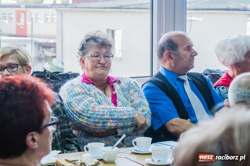 Zdjęcie w galerii na portalu naszraciborz.pl: Raciborscy emeryci i renciści świętowali stulecie Niepodległości w Sokole wiadomości z regionu