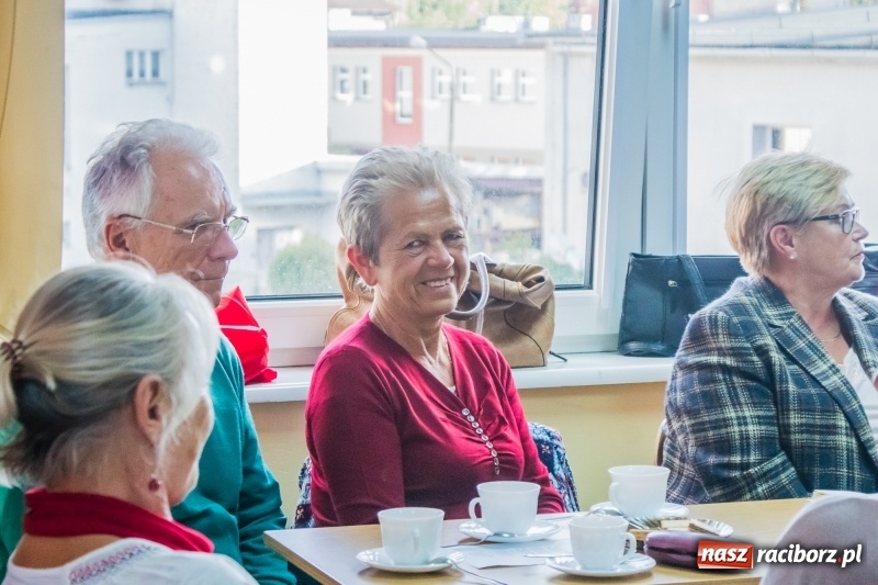 Zdjęcie w galerii na portalu naszraciborz.pl: Raciborscy emeryci i renciści świętowali stulecie Niepodległości w Sokole wiadomości z regionu