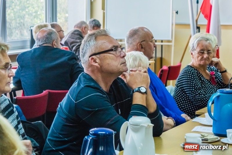 Zdjęcie w galerii na portalu naszraciborz.pl: Raciborscy emeryci i renciści świętowali stulecie Niepodległości w Sokole wiadomości z regionu