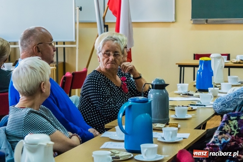 Zdjęcie w galerii na portalu naszraciborz.pl: Raciborscy emeryci i renciści świętowali stulecie Niepodległości w Sokole wiadomości z regionu