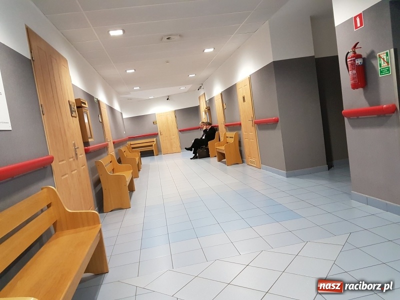 Zdjęcie w galerii na portalu naszraciborz.pl: Betonowy układ na wokandzie. Sąd w trybie wyborczym oddalił powództwo Mirosława Lenka przeciwko Annie Ronin  wiadomości z regionu