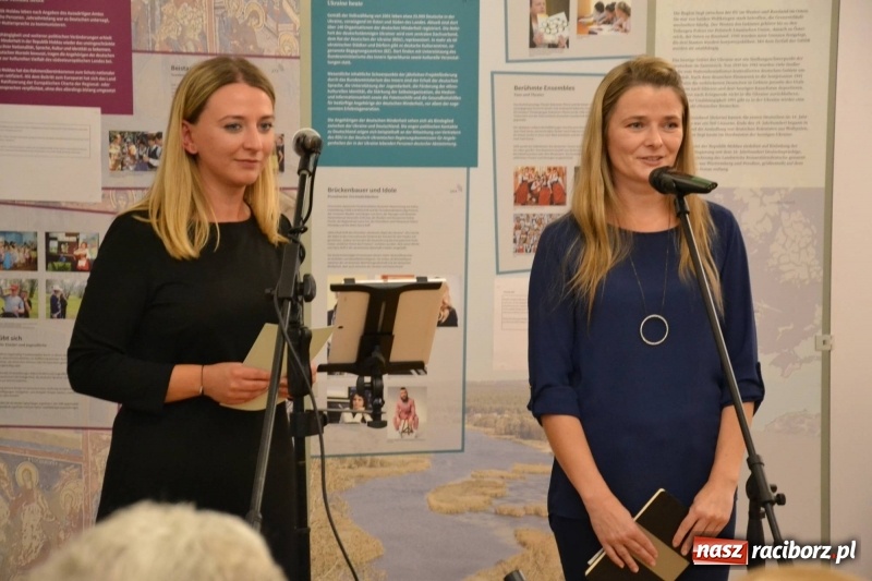 Zdjęcie w galerii na portalu naszraciborz.pl: W dwóch światach. 25 niemieckich historii. Prezentacja mniejszości niemieckich na zamku  wiadomości z regionu