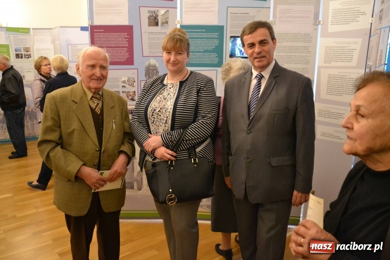 Zdjęcie w galerii na portalu naszraciborz.pl: W dwóch światach. 25 niemieckich historii. Prezentacja mniejszości niemieckich na zamku  wiadomości z regionu