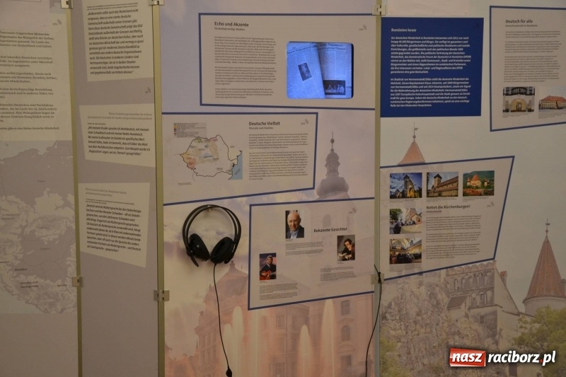Zdjęcie w galerii na portalu naszraciborz.pl: W dwóch światach. 25 niemieckich historii. Prezentacja mniejszości niemieckich na zamku  wiadomości z regionu