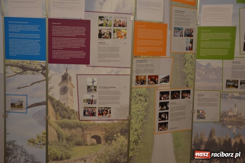 Zdjęcie w galerii na portalu naszraciborz.pl: W dwóch światach. 25 niemieckich historii. Prezentacja mniejszości niemieckich na zamku  wiadomości z regionu