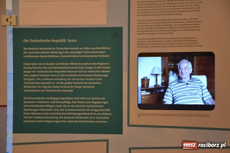 Zdjęcie w galerii na portalu naszraciborz.pl: W dwóch światach. 25 niemieckich historii. Prezentacja mniejszości niemieckich na zamku  wiadomości z regionu