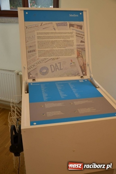 Zdjęcie w galerii na portalu naszraciborz.pl: W dwóch światach. 25 niemieckich historii. Prezentacja mniejszości niemieckich na zamku  wiadomości z regionu