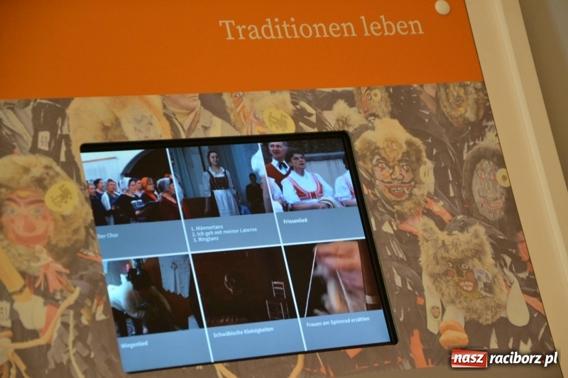 Zdjęcie w galerii na portalu naszraciborz.pl: W dwóch światach. 25 niemieckich historii. Prezentacja mniejszości niemieckich na zamku  wiadomości z regionu