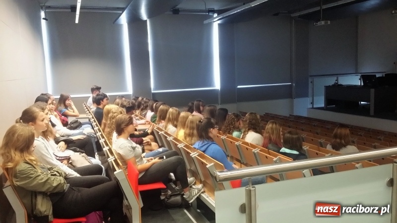 Zdjęcie w galerii na portalu naszraciborz.pl: Uczniowie I LO w Centrum Dydaktyki i Symulacji Medycznej wiadomości z regionu