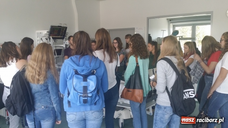 Zdjęcie w galerii na portalu naszraciborz.pl: Uczniowie I LO w Centrum Dydaktyki i Symulacji Medycznej wiadomości z regionu