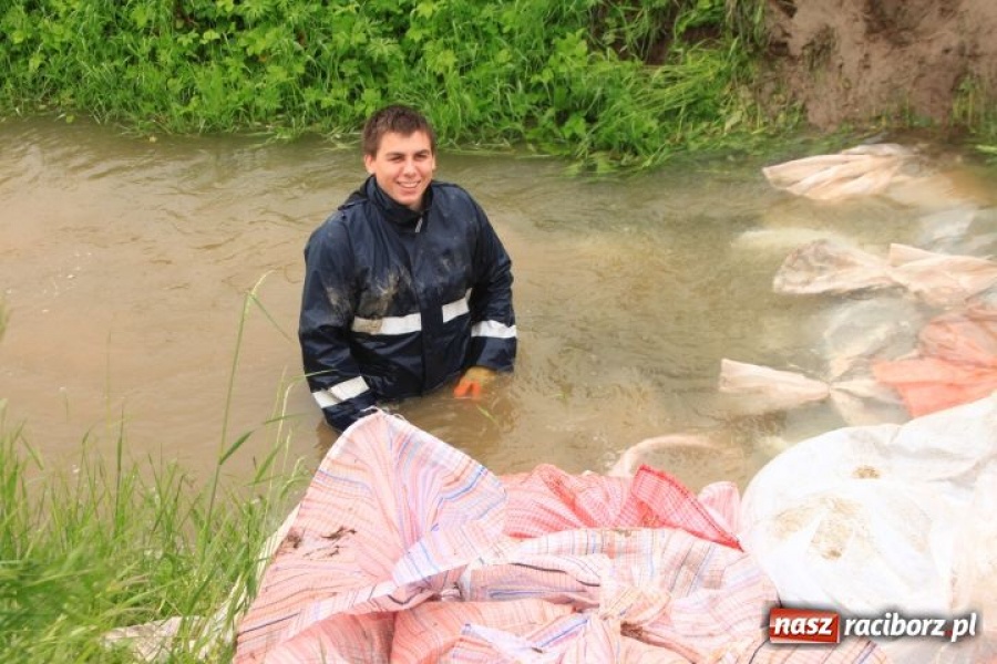 Zdjęcie w galerii na portalu naszraciborz.pl: W okolicach Zawady kolejny przeciek wiadomości z regionu