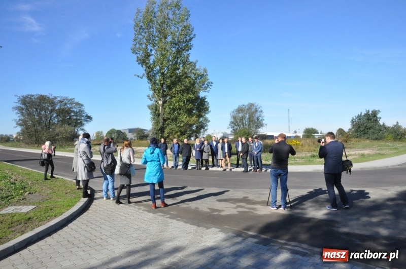 Zdjęcie w galerii na portalu naszraciborz.pl: Coraz więcej nowych zakładów w Raciborzu Ostrogu. Miasto pochwaliło się dwiema strefami gospodarczymi przy Uldze  wiadomości z regionu