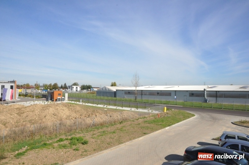 Zdjęcie w galerii na portalu naszraciborz.pl: Coraz więcej nowych zakładów w Raciborzu Ostrogu. Miasto pochwaliło się dwiema strefami gospodarczymi przy Uldze  wiadomości z regionu