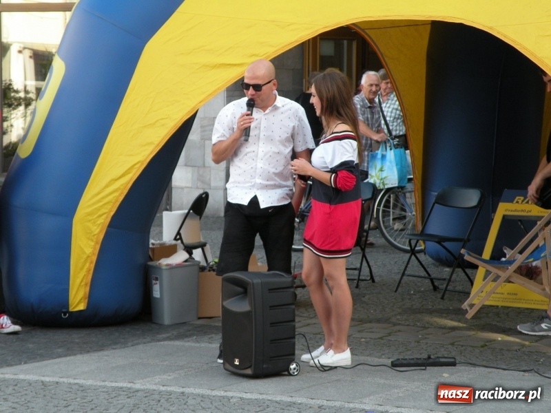 Zdjęcie w galerii na portalu naszraciborz.pl: Piątkowe występy RCK na raciborskim Rynku wiadomości z regionu