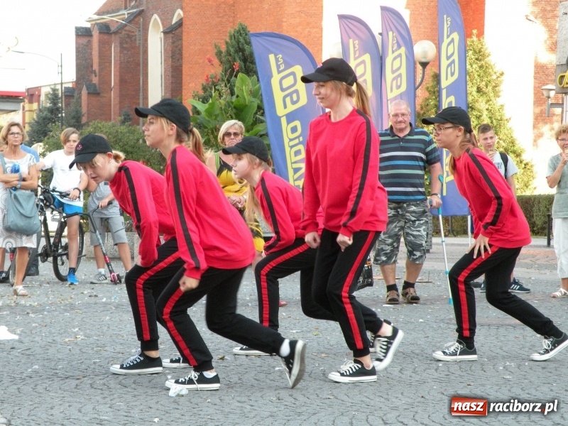 Zdjęcie w galerii na portalu naszraciborz.pl: Piątkowe występy RCK na raciborskim Rynku wiadomości z regionu