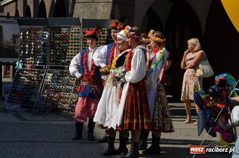 Zdjęcie w galerii na portalu naszraciborz.pl: Piątkowe występy RCK na raciborskim Rynku wiadomości z regionu