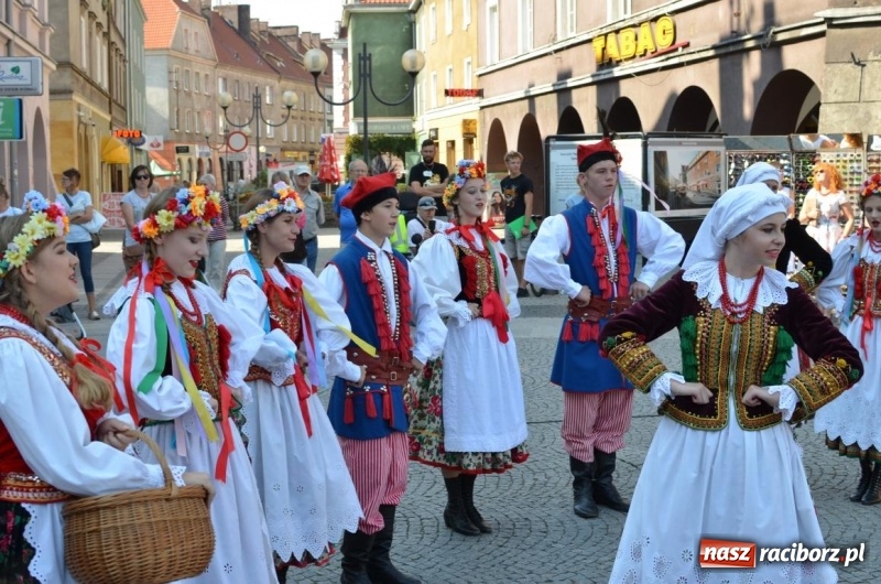 Zdjęcie w galerii na portalu naszraciborz.pl: Piątkowe występy RCK na raciborskim Rynku wiadomości z regionu