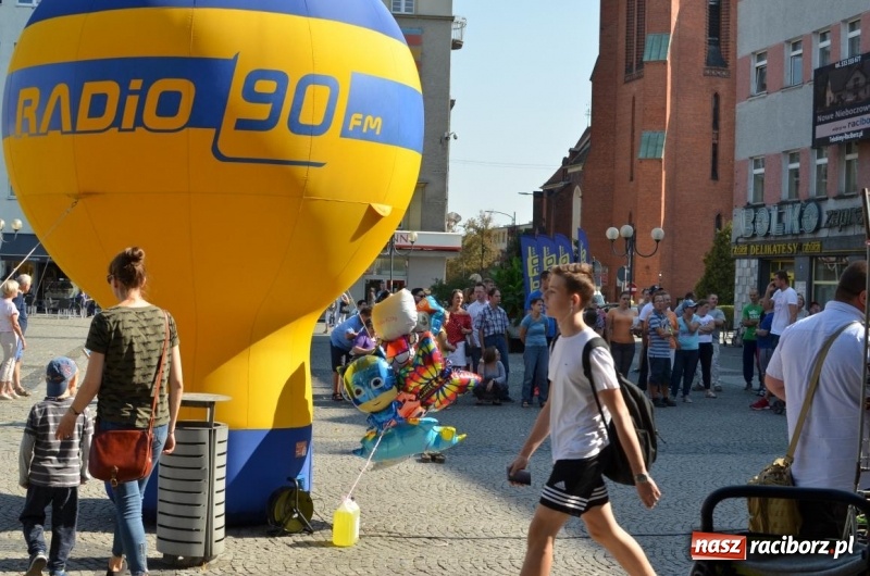 Zdjęcie w galerii na portalu naszraciborz.pl: Piątkowe występy RCK na raciborskim Rynku wiadomości z regionu
