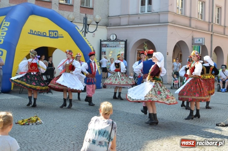 Zdjęcie w galerii na portalu naszraciborz.pl: Piątkowe występy RCK na raciborskim Rynku wiadomości z regionu