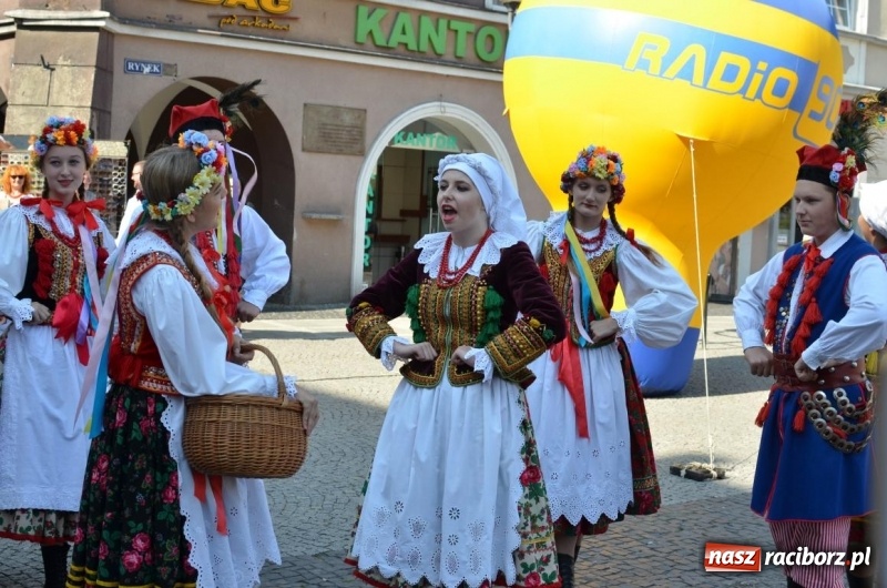 Zdjęcie w galerii na portalu naszraciborz.pl: Piątkowe występy RCK na raciborskim Rynku wiadomości z regionu