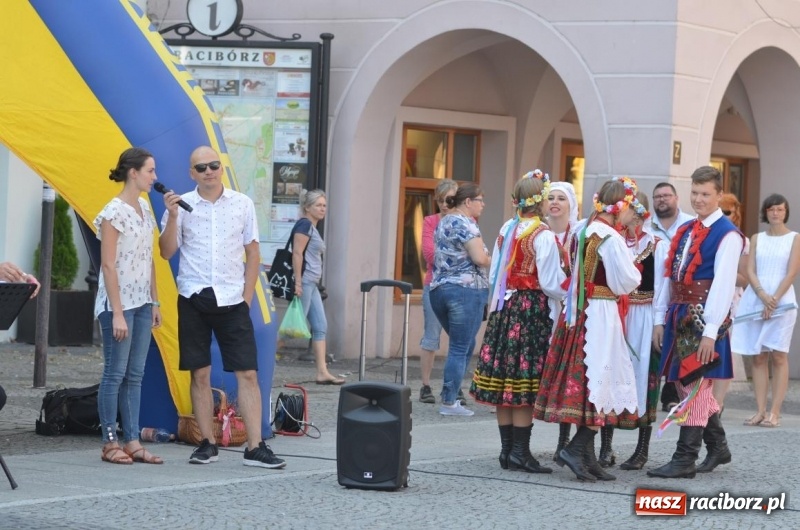 Zdjęcie w galerii na portalu naszraciborz.pl: Piątkowe występy RCK na raciborskim Rynku wiadomości z regionu