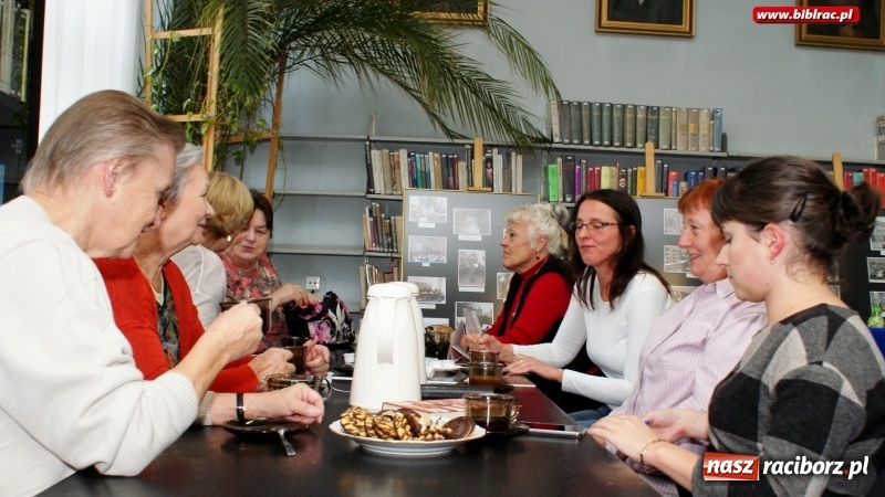 Zdjęcie w galerii na portalu naszraciborz.pl: Dyskusyjny Klub Książki o wakacyjnych lekturach wiadomości z regionu