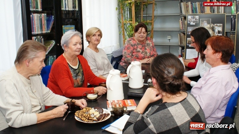 Zdjęcie w galerii na portalu naszraciborz.pl: Dyskusyjny Klub Książki o wakacyjnych lekturach wiadomości z regionu