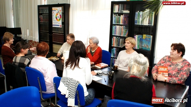 Zdjęcie w galerii na portalu naszraciborz.pl: Dyskusyjny Klub Książki o wakacyjnych lekturach wiadomości z regionu