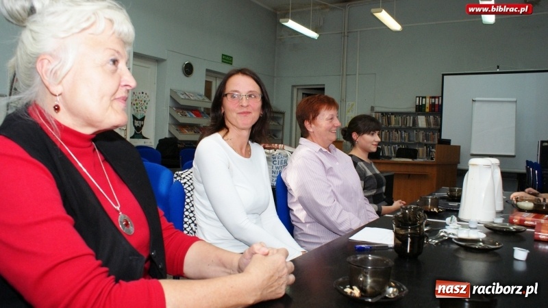 Zdjęcie w galerii na portalu naszraciborz.pl: Dyskusyjny Klub Książki o wakacyjnych lekturach wiadomości z regionu