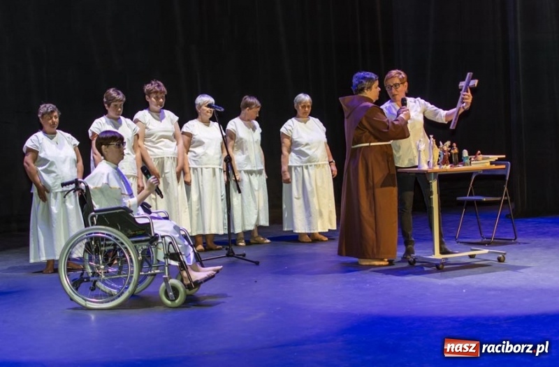 Zdjęcie w galerii na portalu naszraciborz.pl: PUMA 2018. Raciborzanie pokazali sztukę o Chrystusie wiadomości z regionu