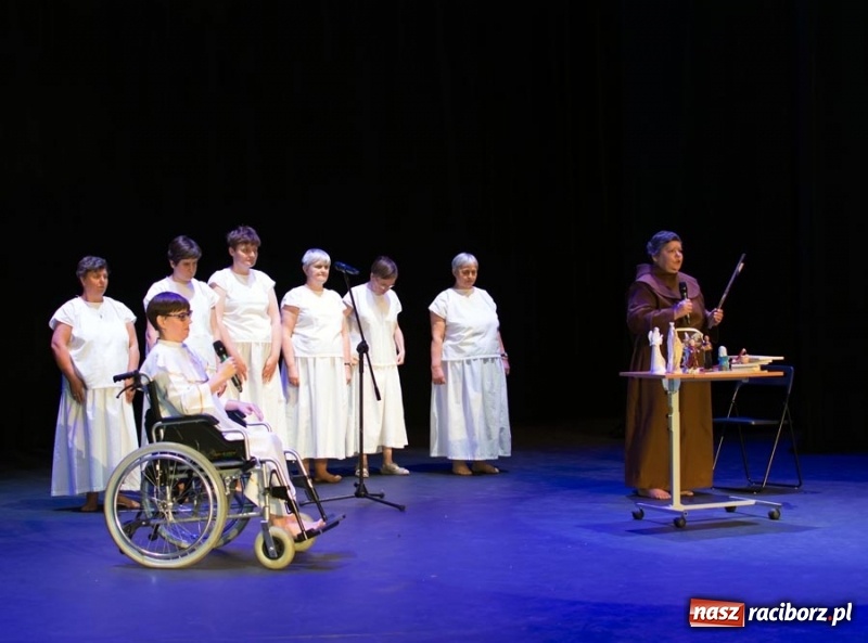 Zdjęcie w galerii na portalu naszraciborz.pl: PUMA 2018. Raciborzanie pokazali sztukę o Chrystusie wiadomości z regionu