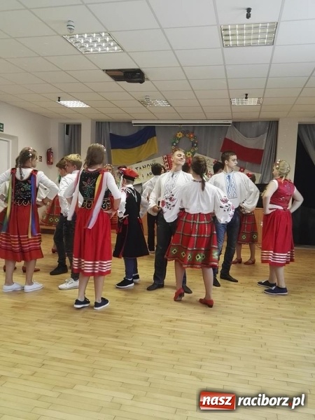 Zdjęcie w galerii na portalu naszraciborz.pl: Kornowac. Przez taniec do wiedzy i przyjaźni  wiadomości z regionu