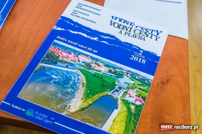 Zdjęcie w galerii na portalu naszraciborz.pl: Zamkowa dyskusja o żegludze na Odrze i porcie w Raciborzu  wiadomości z regionu