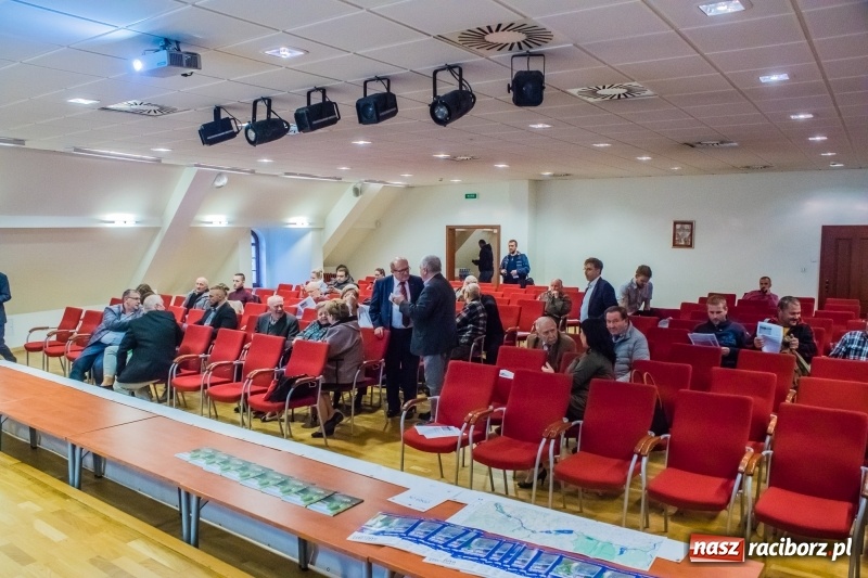 Zdjęcie w galerii na portalu naszraciborz.pl: Zamkowa dyskusja o żegludze na Odrze i porcie w Raciborzu  wiadomości z regionu