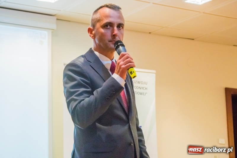 Zdjęcie w galerii na portalu naszraciborz.pl: Zamkowa dyskusja o żegludze na Odrze i porcie w Raciborzu  wiadomości z regionu