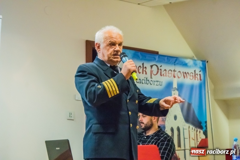 Zdjęcie w galerii na portalu naszraciborz.pl: Zamkowa dyskusja o żegludze na Odrze i porcie w Raciborzu  wiadomości z regionu