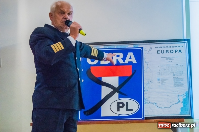 Zdjęcie w galerii na portalu naszraciborz.pl: Zamkowa dyskusja o żegludze na Odrze i porcie w Raciborzu  wiadomości z regionu