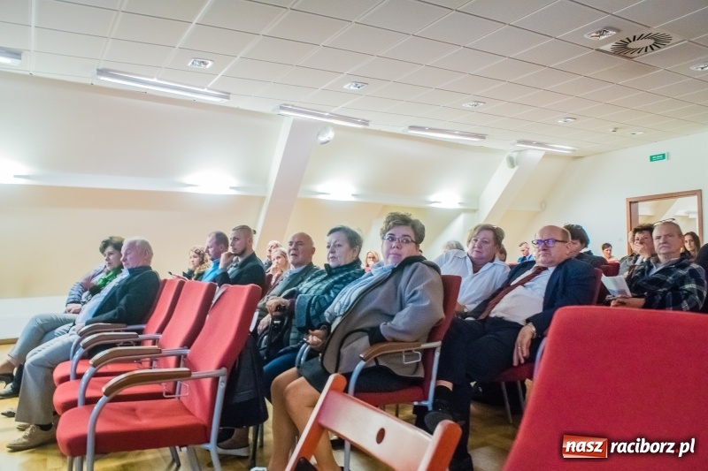 Zdjęcie w galerii na portalu naszraciborz.pl: Zamkowa dyskusja o żegludze na Odrze i porcie w Raciborzu  wiadomości z regionu