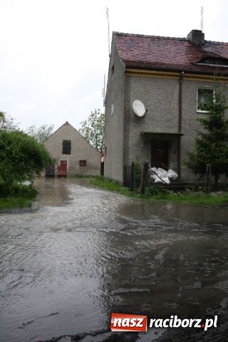 Zdjęcie w galerii na portalu naszraciborz.pl: Poziom wody spada wiadomości z regionu