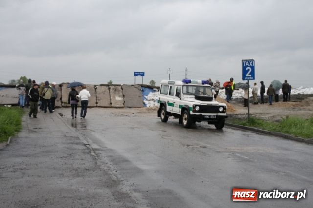 Zdjęcie w galerii na portalu naszraciborz.pl: Poziom wody spada wiadomości z regionu