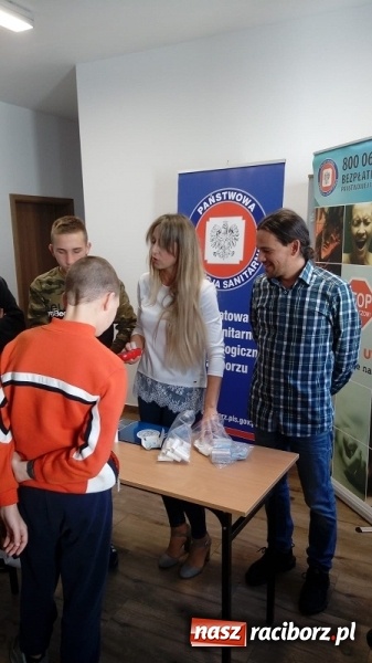 Zdjęcie w galerii na portalu naszraciborz.pl: Dopalacze-wypalacze. Akcja profilaktyczna w kuźniańskim MOW wiadomości z regionu