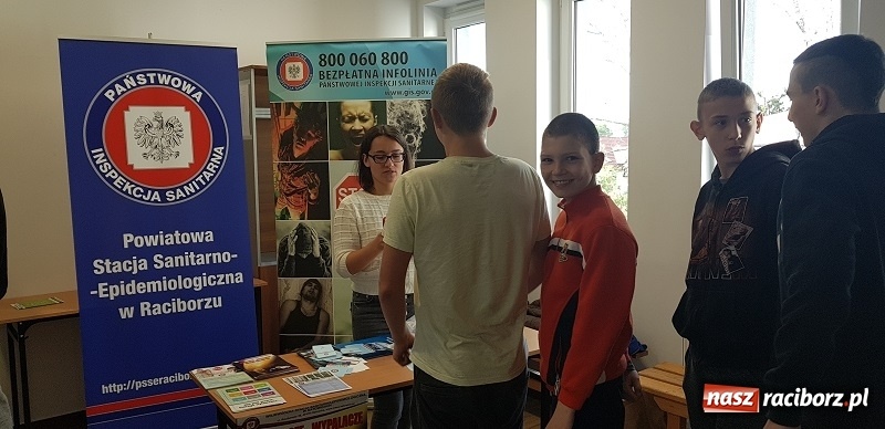 Zdjęcie w galerii na portalu naszraciborz.pl: Dopalacze-wypalacze. Akcja profilaktyczna w kuźniańskim MOW wiadomości z regionu