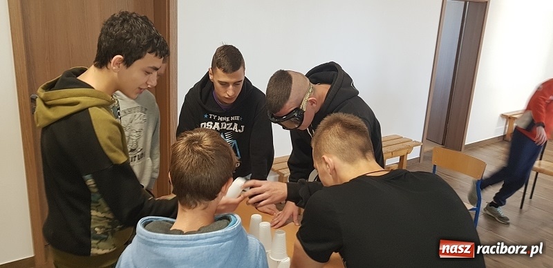 Zdjęcie w galerii na portalu naszraciborz.pl: Dopalacze-wypalacze. Akcja profilaktyczna w kuźniańskim MOW wiadomości z regionu