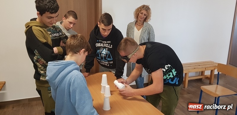 Zdjęcie w galerii na portalu naszraciborz.pl: Dopalacze-wypalacze. Akcja profilaktyczna w kuźniańskim MOW wiadomości z regionu