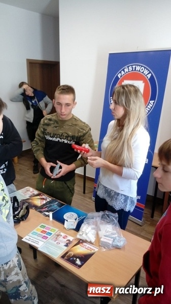 Zdjęcie w galerii na portalu naszraciborz.pl: Dopalacze-wypalacze. Akcja profilaktyczna w kuźniańskim MOW wiadomości z regionu