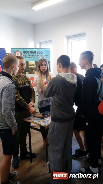 Zdjęcie w galerii na portalu naszraciborz.pl: Dopalacze-wypalacze. Akcja profilaktyczna w kuźniańskim MOW wiadomości z regionu